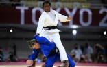 Clarisse Agbégnénou maîtrise la Slovène Tina Trstenjak en finale des -63 kg aux Jeux de Tokyo, le 27 juillet 2021 