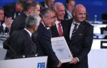 Le président de la Fifa, Gianni Infantino (d), pose avec le comité Canada-Mexico-USA du Mondial-2026, à Moscou, le 13 juin 2018