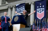 La footballeuse américaine Megan Rapinoe célèbre le titre mondial des Etats-Unis le 10 juillet 2019 à New York