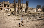 Une école détruite par des bombardements à Jitomir, dans le nord de l'Ukraine, le 23 mars 2022