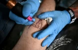 Kyle Walker travaille sur un tatouage lors du festival Country to Country (C2C), le 13 mars 2026 à Londres