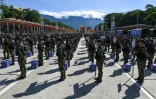 Des militaires près d'urnes le 24 juillet 2024 à Fort Tiuna, un complexe de l'armée à Caracas