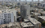 Des immeubles endommagés par une attaque de missiles iraniens à Bat Yam, dans la banlieue de Tel-Aviv, le 15 juin 2025