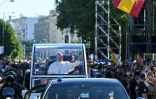 Le pape Léon XIV arrive pour célébrer une messe de plein air place de Cibeles, dans le centre de Madrid, le 7 juin 2026