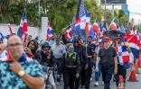 Des partisans du groupe Ancien Ordre Dominicain manifestent contre l'immigration haïtienne, le 24 avril 2025 à Saint-Domingue, en République dominicaine