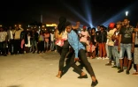 Un couple fait une démonstration de kizomba, le 27 août 2017 à Luanda