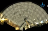 Image, diffusée le 2 décembre 2020 par l'Agence spatiale chinoise via CNS, de la surface de la Lune prise par caméra panoramique de la sonde Chang'e 5