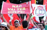 Des partisans du Parti des travailleurs (PT) au pouvoir au Brésil manifestent en soutien à la présidente Dilma Rousseff à Brasilia, le 31 mars 2016