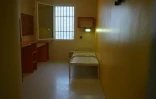 Une cellule de la prison de Vendin-le-Vieil (Pas-de-Calais) le 14 mai 2025