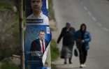 Affiches électorales des candidats aux législatives bulgares Delyan Peevski (en bas) et Djipo Djipov, le 14 avril 2026 près de Razgrad, en Bulgarie