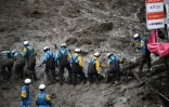 Les recherches de survivants se poursuivent le 5 juillet 2021 après une coulée de boue meurtrière à Atami au Japon