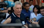 Le président cubain Miguel Diaz Canel parle à la presse après avoir voté, le 24 février 2019 à La Havane