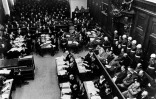 La salle d'audience du tribunal de Nuremberg en novembre 1945