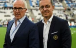 Le propriétaire de l'Olympique de Marseille, l'Américain Frank McCourt (g), et son président Jacques-Henri Eyraud, avant le match de Ligue 1 face à Montpellier, au Vélodrome, le 24 mai 2019
