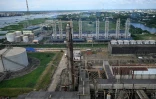 Vue aérienne de l'usine d'engrais de Ashuganj, dans l'est du Bangladesh, à l'arrêt depuis un an, le 12 août 2026