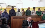 Capture d’écran d’une vidéo de l’AFPTV du 1er septembre 2026 montrant la comparution de cinq ressortissants mexicains (debout, 4e en partant de la gauche) accusés d’avoir participé à la mise en place d’un laboratoire de méthamphétamine dans une ferme de Swartruggens, en Afrique du Sud