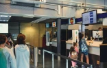Des touristes russes arrivent au poste frontière de Nuijamaa, le 28 juillet 2022 en Finlande