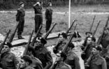 Des soldats s'entraînent au camp d'Achnacarry en Ecosse en juillet 1943, dont Léon Gautier (premier rang au centre), seul survivalt désormais du commando Kieffer