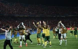 Les joueurs de l'Afrique du Sud fêtent leur victoire sur l'Egypte en 8e de finale de la CAN au Caire le 6 juillet 2019