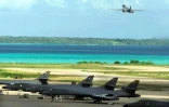 Un bombardier B-1B de l'US Air Force décolle de la base de Diego Garcia pour une mission en Afghanistan, le 7 octobre 2001
