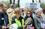 Manifestation des salariés du groupe Seb contre un projet de loi visant à interdire les substances per- et polyfluoroalkyles (PFAS) en France à partir de 2026, le 3 avril 2024 à Paris