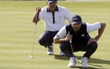 Les golfeurs américains Dustin Johnson (d) et Brooks Koepka lors de la 2e journée de la Ryder Cup, le 29 septembre 2018 à Saint-Quentin-en-Yvelines 