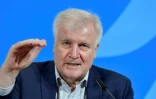 Le ministre allemand de l'Intérieur et des Sports Horst Seehofer lors d'une conférence de presse à propos de mesures prises pour lutter contre le nouveau coronavirus le 15 mars 2020 à Berlin. 