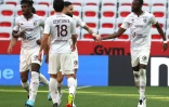 Le défenseur de Metz, Boubakar Kouyaté (d), félicité par ses coéquipiers pour son but lors du match de Ligue 1 à Nice, le 21 février 2021