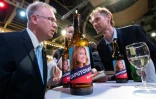 Des bouteilles de bière à l'effigie de Zuzana Caputova à son quartier général, le 30 mars 2019 à Bratislava, en Slovaquie