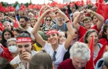 Des partisans du candidat à l'élection présidentielle turque Kemal Kiliçdaroglu, le 27 mai 2023 à Istanbul