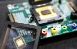 Une pièce d'un semi-conducteur de TSMC, le 15 avril 2025 à la conférence Cybersec, à Taipei