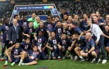 L'équipe du Paris SG célèbre sa victoire dans le Trophée des champions contre le FC Nantes à Tel Aviv le 31 juillet 2022