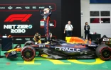 Max Verstappen juché sur sae Red Bull après sa victoire sur le circuit de Spielberg, le 2 juillet 2023 
