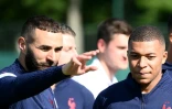 Karim Benzema et Kylian Mbappé à un entraînement de l'équipe de France, le 1er juin 2022 à Clairefontaine-en-Yvelines  