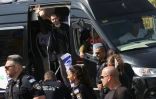L'otage israélien Guy Gilboa Dalal à son arrivée au Rabin Medical Centre de Petah Tikva, peu après sa libération le 13 octobre 2025.