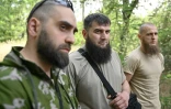 (g-d) Mansour (c), Islam (g) et Asadulla,  combattants du bataillon Cheikh Mansour, le 9 juin 2022 à Zaporijjia, en Ukraine