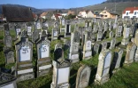 Le cimetière juif de Westhoffen, le 4 décembre 2019, après la profanation de 107 tombes