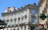 Une pharmacie affiche 30 degrés Celsius à Bordeaux le 17 juin 2026 au début d'une vague de chaleur