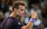 Le jeune Français Luca Van Assche s'est qualifié pour le troisième tour de l'Open d'Australie en battant l'Italien Lorenzo Musetti le 17 janvier 2024 à Melbourne