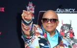 Le compositeur et producteur américain Quincy Jones lors de la cérémonie des empreintes de ses mains et de ses pieds au TCL Chinese Theater à Hollywood, le 27 novembre 2018 en Californie