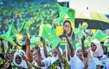 Des partisans du CCM, le parti de la présidente Samia Suluhu Hassan, participent à un rassemblement de campagne, le 28 octobre 2025 à Mwanza en Tanzanie