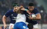 Le centre français Jonathan Danty contre l'Italie, lors du tournoi des Six nations, le 25 février 2024 à Villeneuve-d'Ascq
