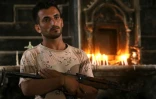 Un Irakien membre des miliciens chrétiens de la Force de la plaine de Ninive (NPF) dans l'église de l'Immaculée Conception à Qaraqosh (30 km à l'est de Mossoul), le 30 octobre 2016