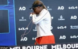 L'Américaine Serena Williams fond en larmes lors de sa conférence de presse, après sa défaite en demi-finale de l'Open d'Australie, le 18 février 2021 à Melbourne
