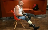 Vitaliy Saiko, un ex-soldat qui a perdu ses jambes pendant la guerre en Ukraine, est l'un des premiers patients à bénéficier d'un programme allemand de soins destiné aux amputés ukrainiens, le 25 juillet 2024 à Berlin