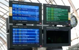 Un panneau indiquant les horaires des trains Ă la gare de Strasbourg, le 26 avril 2024