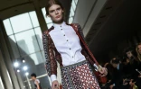 Tons de rouille dans le défilé Tory Burch au Lincoln Center pendant la Fashion Week de New York le 16 février 2016