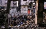Des Palestiniens se préparent à rompre le jeûne à la fin du premier jour du ramadan, le 1er mars 2025 à Jabalia, dans le nord de la bande de Gaza