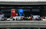 Rassemblement de grévistes devant l'aéroport de Roissy-Charles-de-Gaulle, le 1er juillet 2022