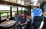 Des supporters mexicains dans leur car "La Benedicion" et le portrait grandeur nature de leur camarade "Javier", le 22 juin 2018 à Rostov-sur-Le Don lors du Mondial en Russie